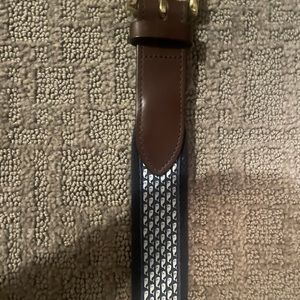 Vineyard vines belt